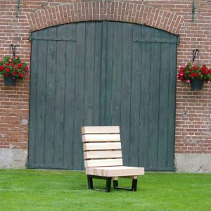Douglas balken loungestoel met stalen onderstel