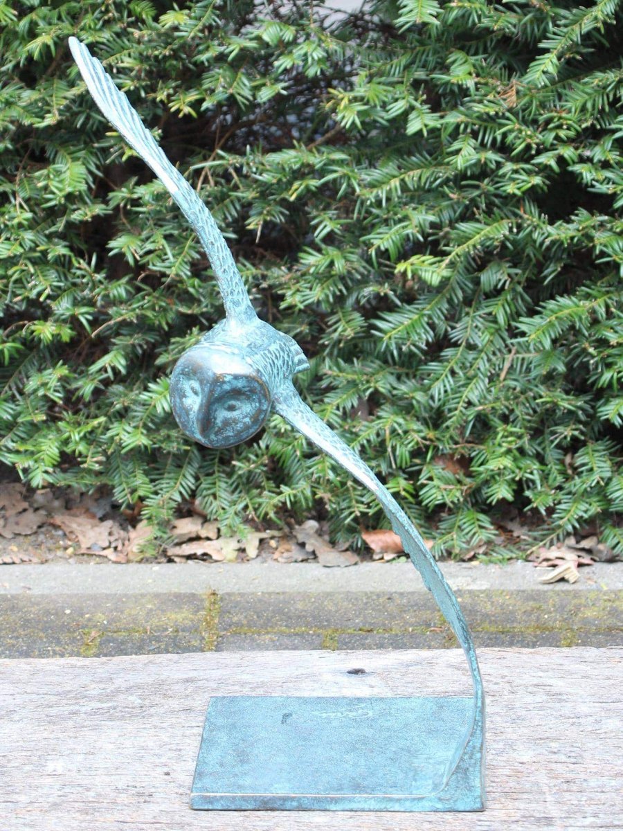 Skulptur für drinnen oder draußen – Bronze – Fliegende Eule – 52x28x23 cm