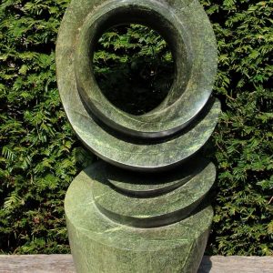 Tuinbeeld – Cheetah jade – Groen – Natuursteen – Excited nr 1 – 54x23x16 cm