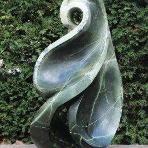 Tuinbeeld – Cheetah jade – Groen – Natuursteen – Overwhelmed – 87x46x34 cm