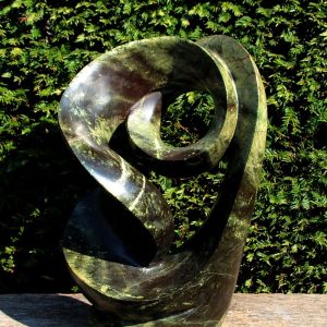 Tuinbeeld – Cheetah jade – Groen – Natuursteen – Together Again – 48x36x27 cm