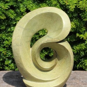 Tuinbeeld – Cheetah jade – Lichtgroen – Natuursteen – In love – 29x21x9 cm