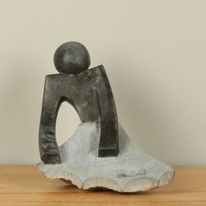 Tuinbeeld – Springsteen – Grijs – Natuursteen – Sitting Lady – 18x20x12 cm